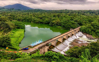 resorts near thenmala